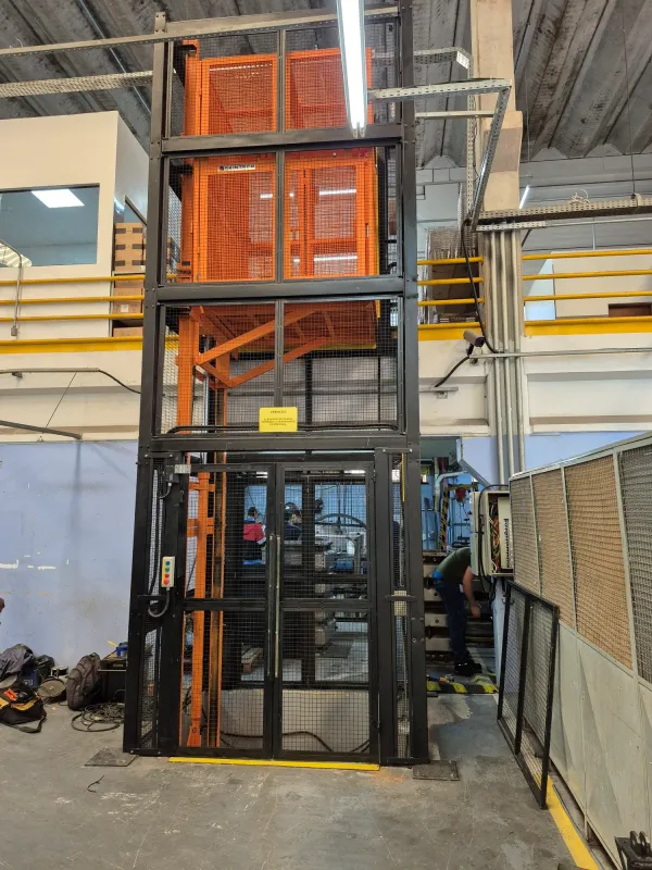 Elevador de Carga Skintech - Eficiência e Segurança